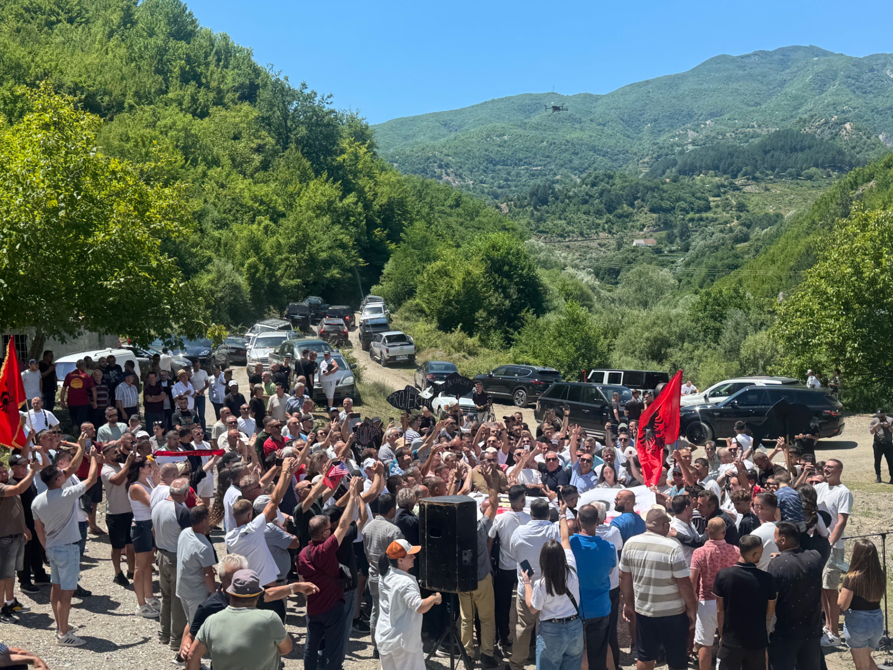 Protesta masive kundër projekteve që dëmtojnë luginën.